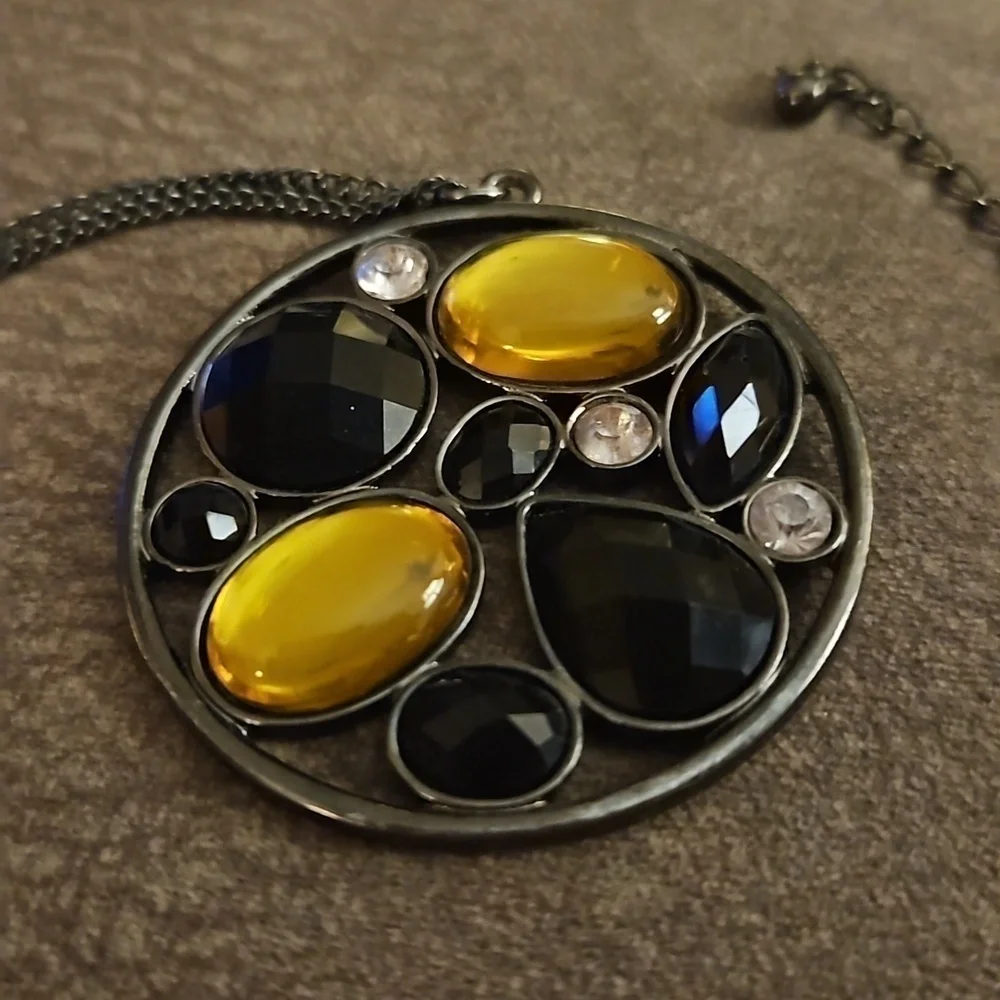 3/$30 VTG Gunmetal Abstract Circle Gem Pendant Chain Necklace
